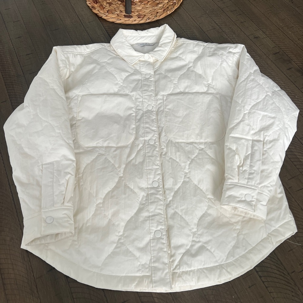 Lightweight Quilted Weatherproof Cream Shirt Jacket/Snap closure